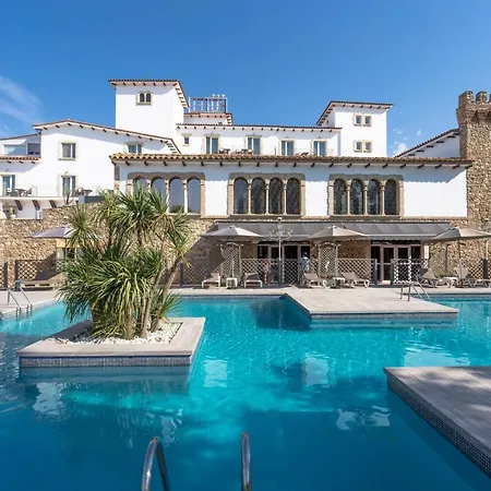 Castell Blanc فندق 3*