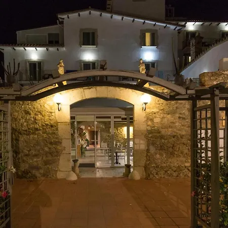 Castell Blanc 3* إمبوريابرافا