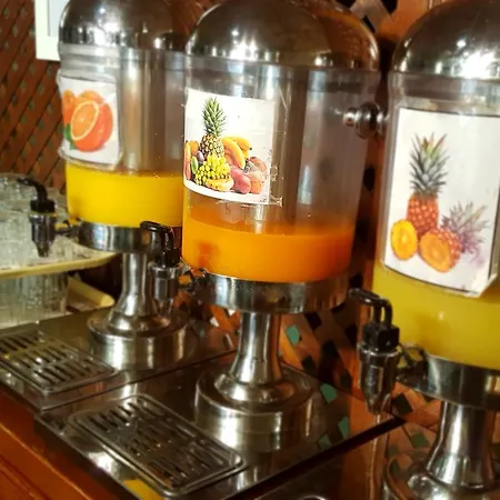 Castell Blanc فندق إمبوريابرافا