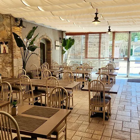 Castell Blanc Hotel