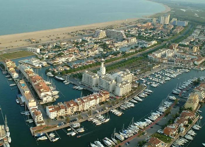 Castell Blanc فندق إمبوريابرافا