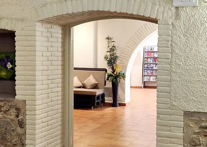 Castell Blanc فندق 3*