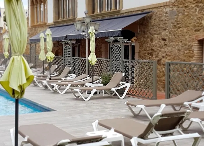 Castell Blanc فندق إمبوريابرافا